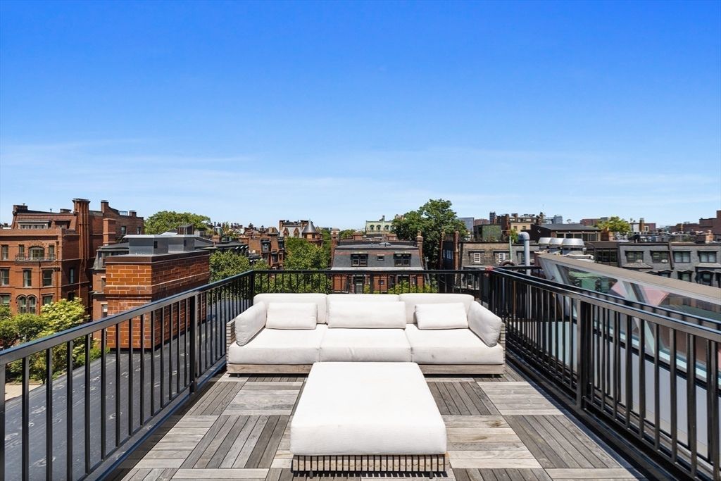 Attached, Exterior, Facade, Brick Facade, Rowhouse