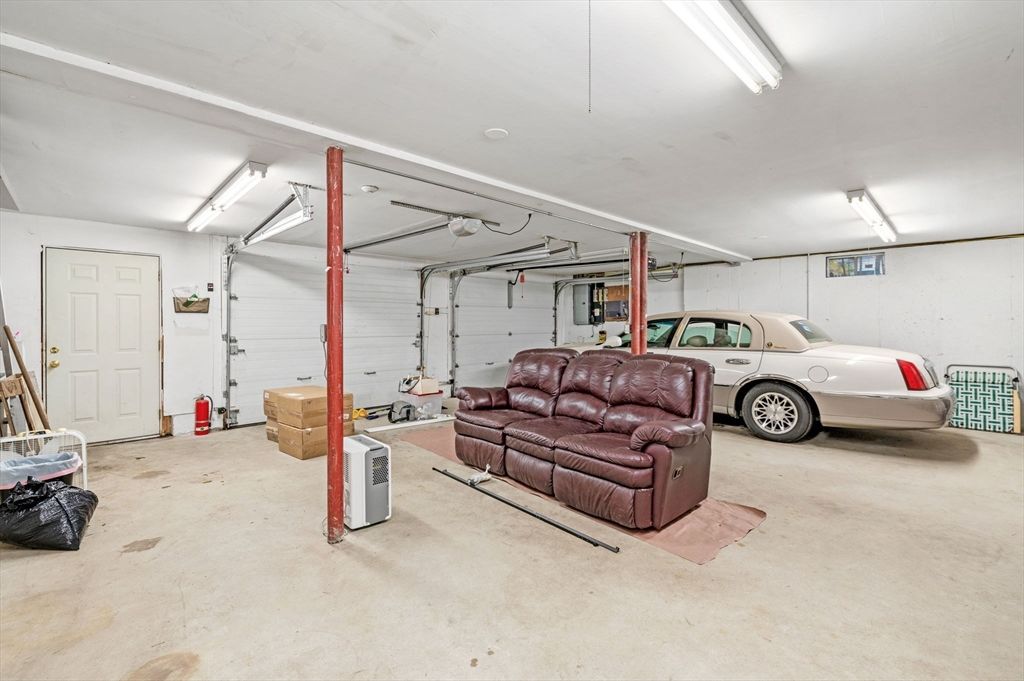 Garage, Interior