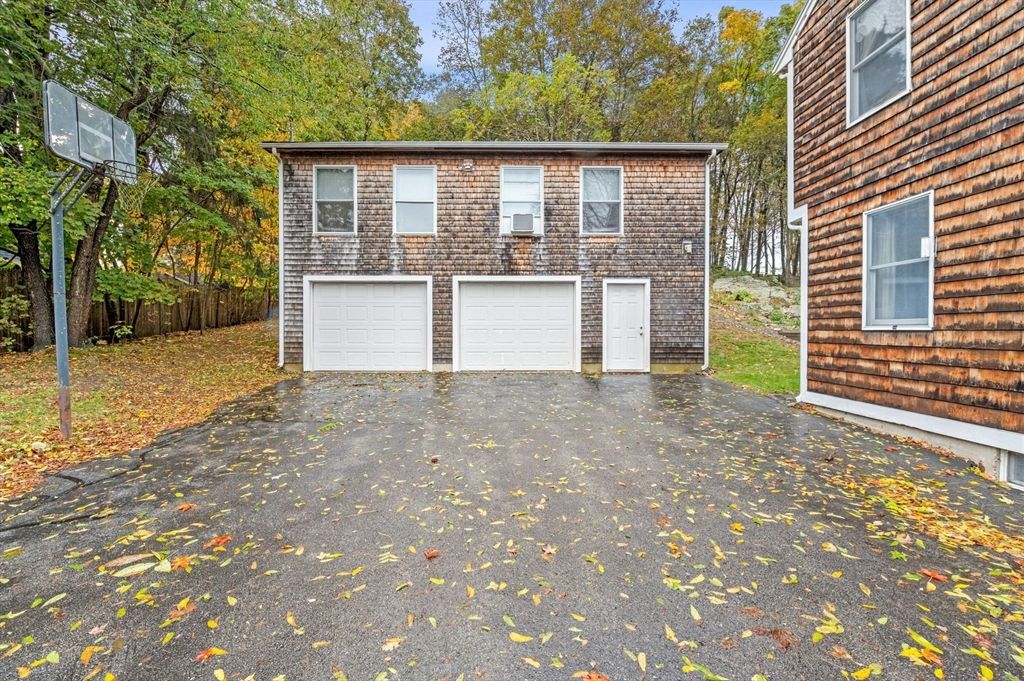 Detached Garage, Exterior