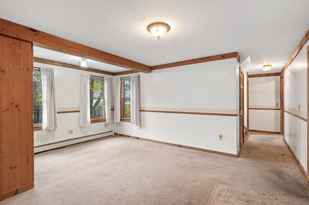 Empty room, Interior, Wooden Beams