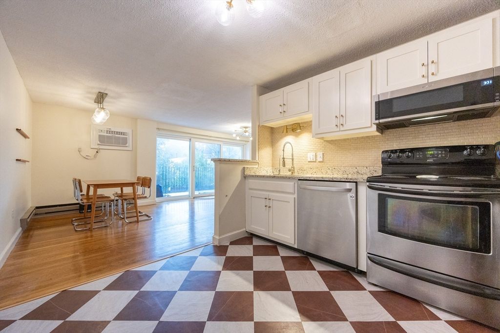 Dining room, Interior, Kitchen, Stainless Steel Appliances, Wood Texture Flooring