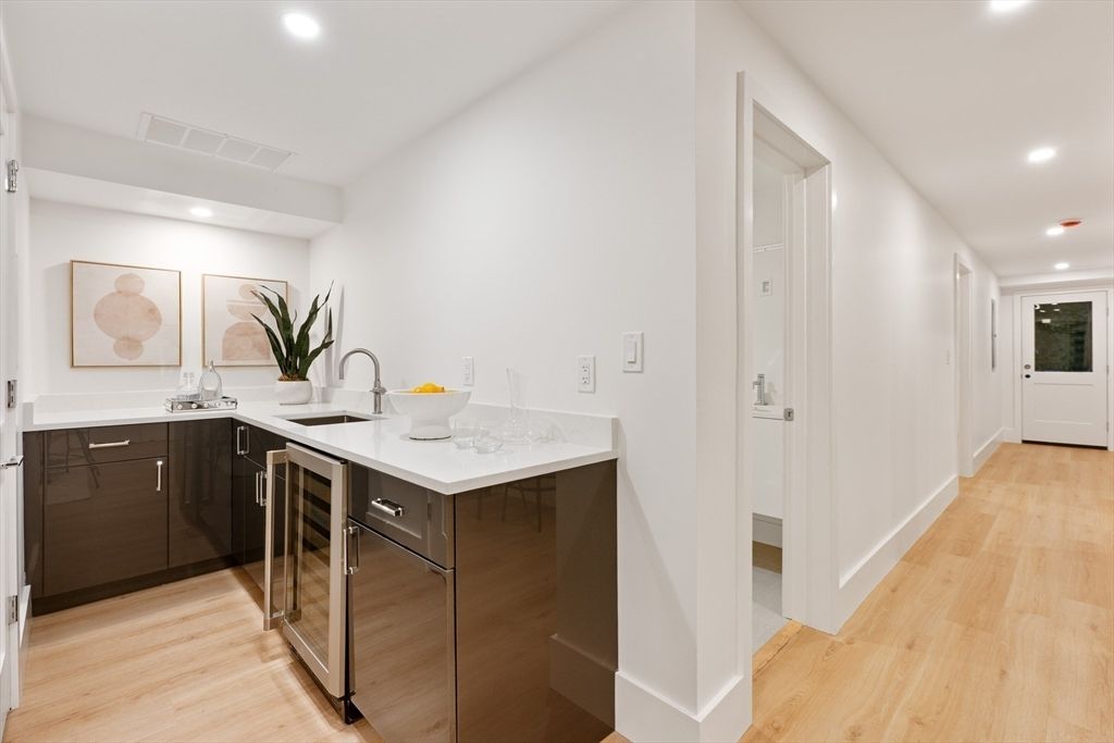 Interior, Recessed Lighting, Wood Texture Flooring