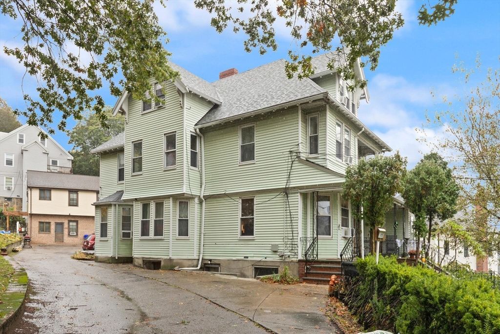 Exterior, Facade, Queen Anne Victorian