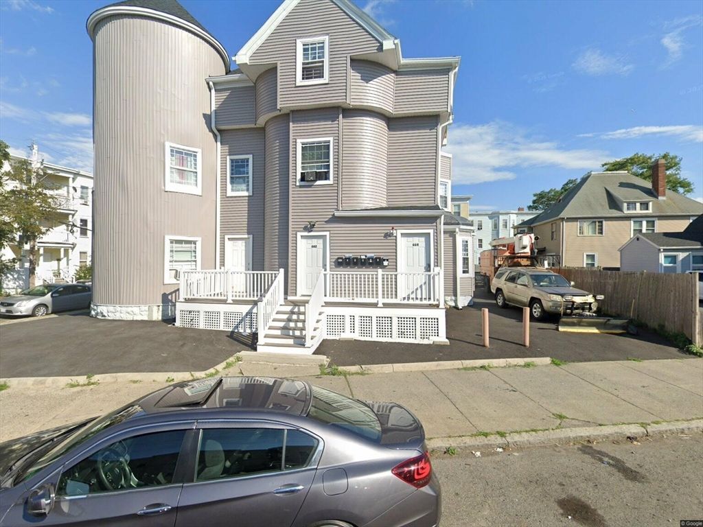 Exterior, Facade, Queen Anne Victorian