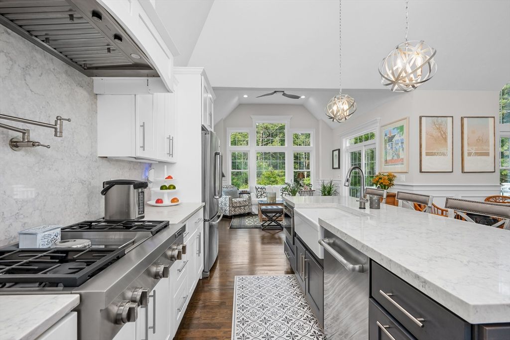 Interior, Kitchen, Living room, Pendant Lights, Stainless Steel Appliances, Wood Texture Flooring