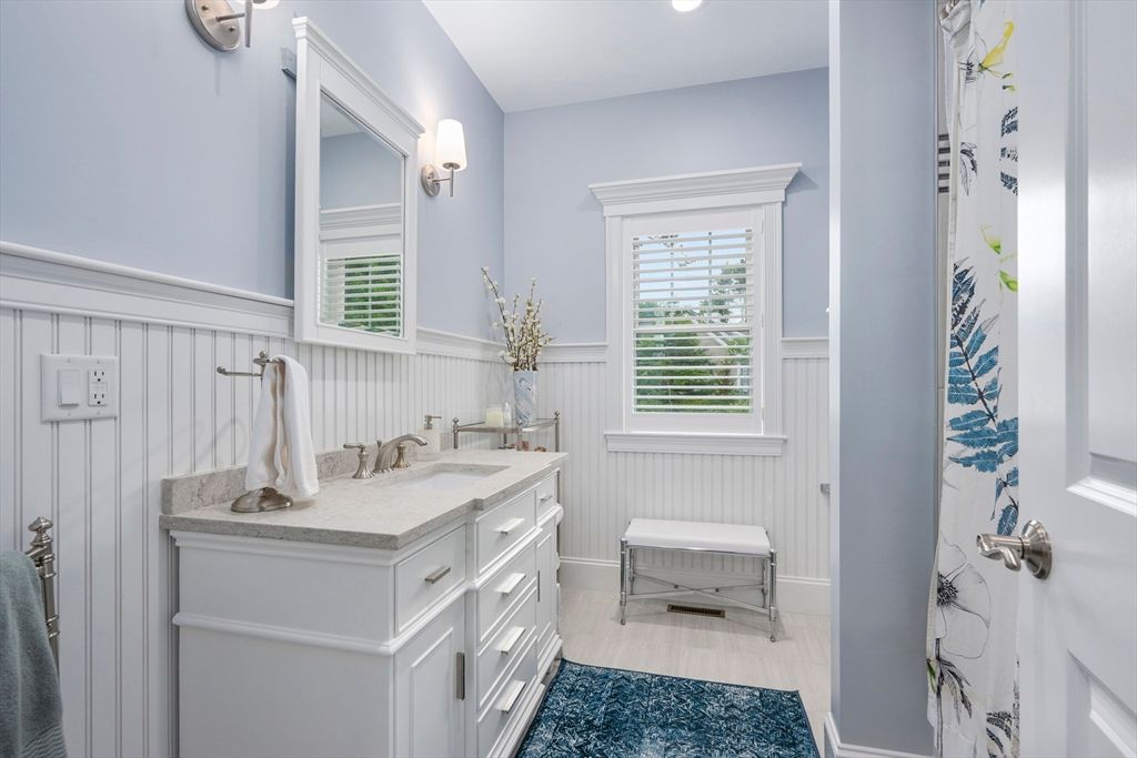 Bathroom, Interior, Recessed Lighting, Wood Texture Flooring