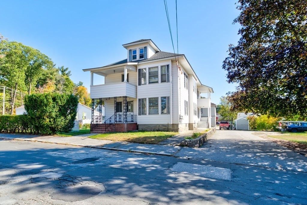 Exterior, Facade, American Foursquare