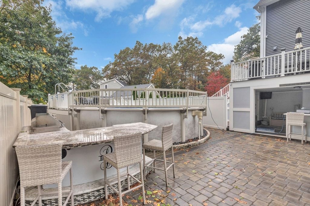Exterior, Outdoor Kitchen