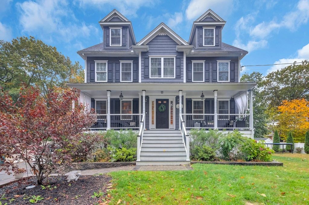 Exterior, Facade, Queen Anne Victorian