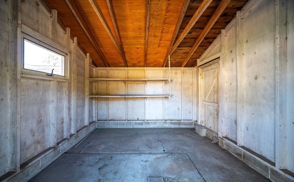 Empty room, Interior, Wooden Beams, Wooden Ceilings, Wooden Walls