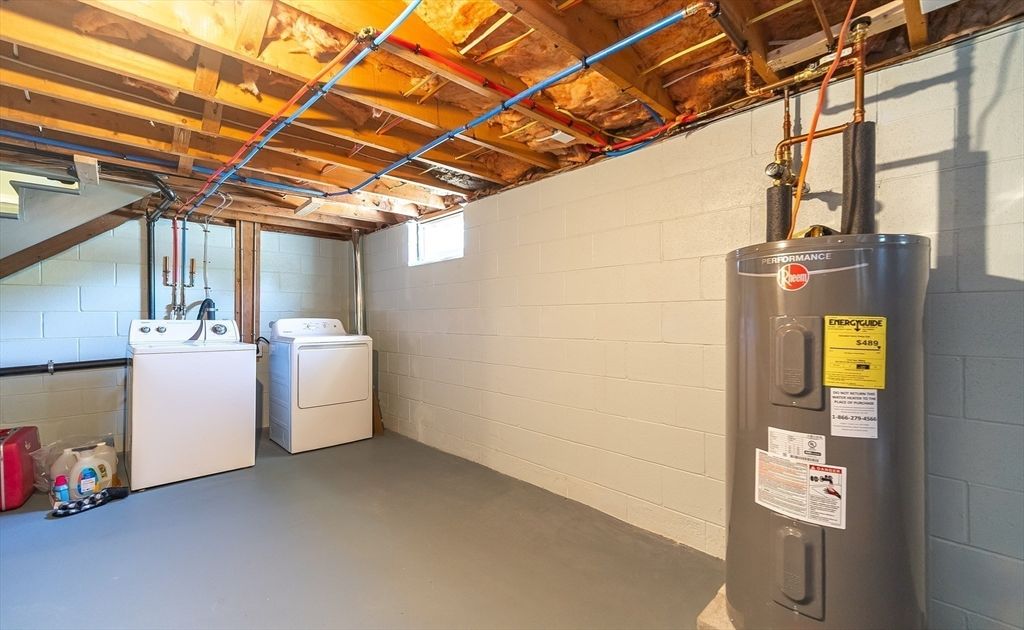 Interior, Washer, Wooden Beams