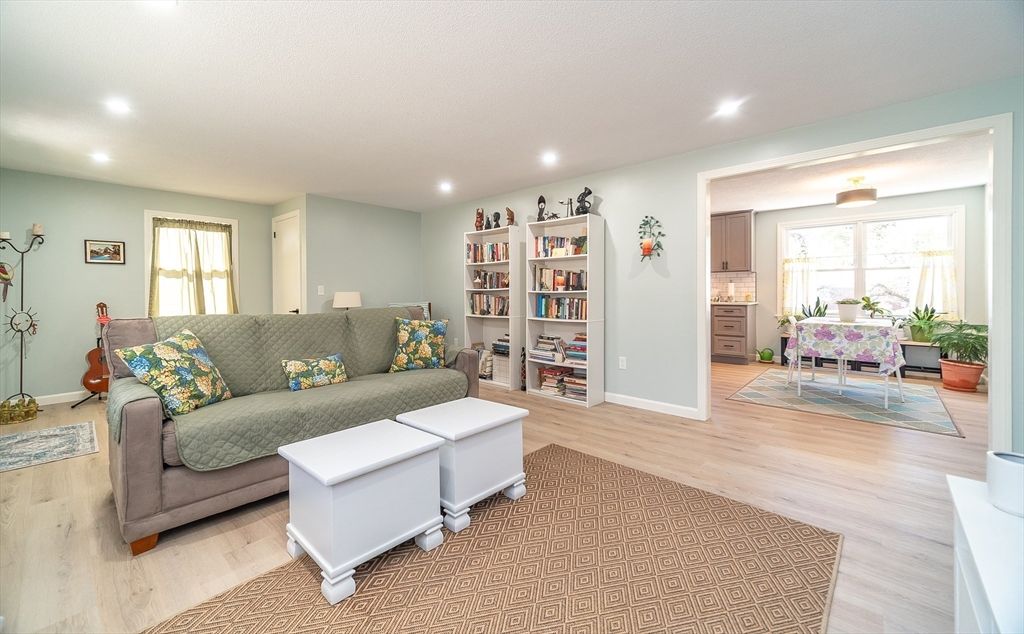 Dining room, Interior, Living room, Recessed Lighting, Wood Texture Flooring