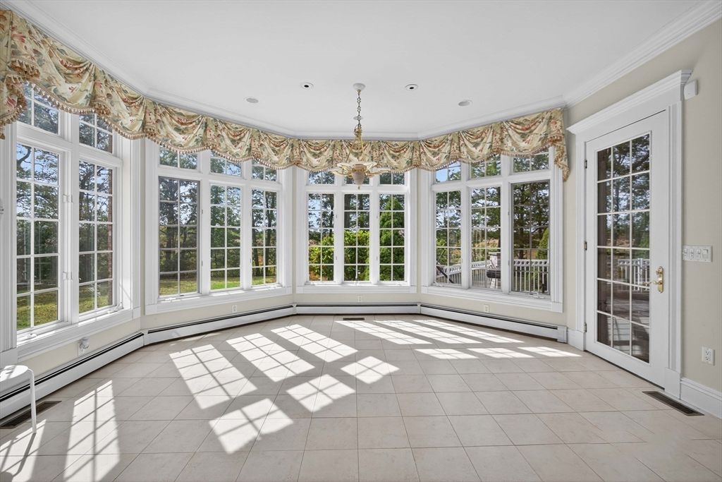 Empty room, Interior, Recessed Lighting, Sun Room