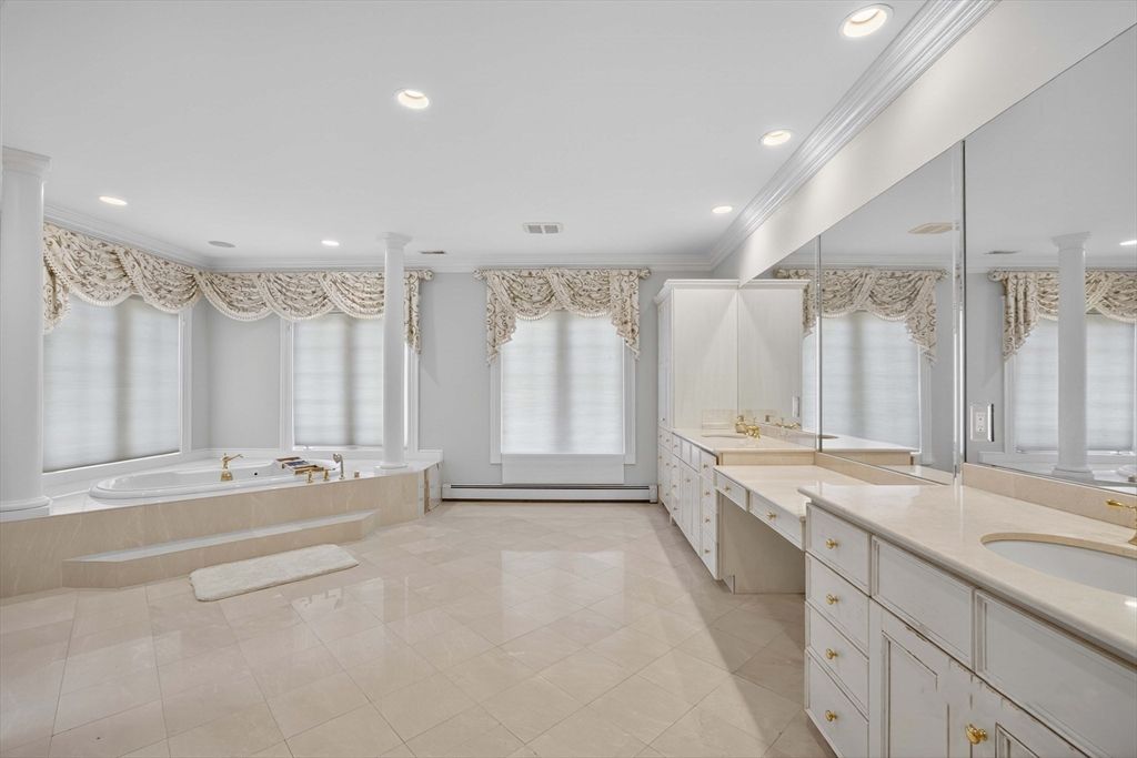 Bathroom, Dual Sink Vanities, Interior, Recessed Lighting