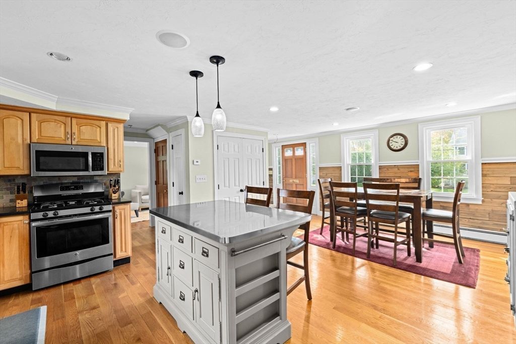 Dining room, Interior, Kitchen, Pendant Lights, Recessed Lighting, Stainless Steel Appliances, Wood Texture Flooring