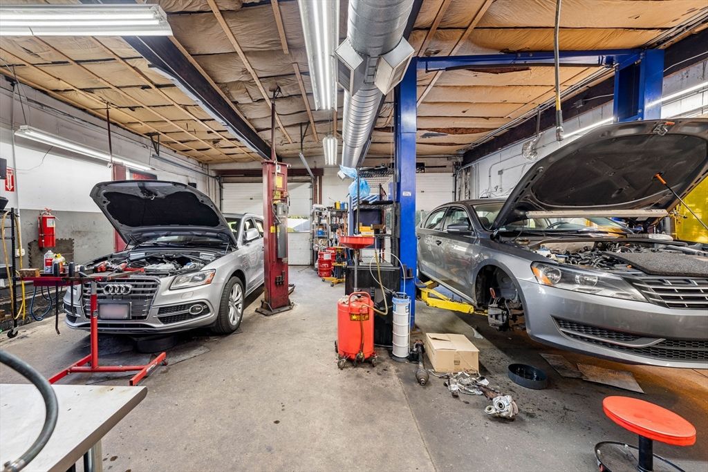 Garage, Interior