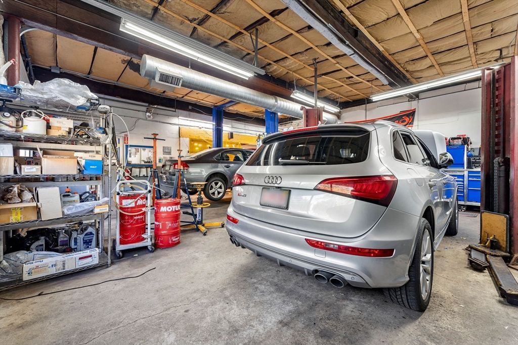 Garage, Interior