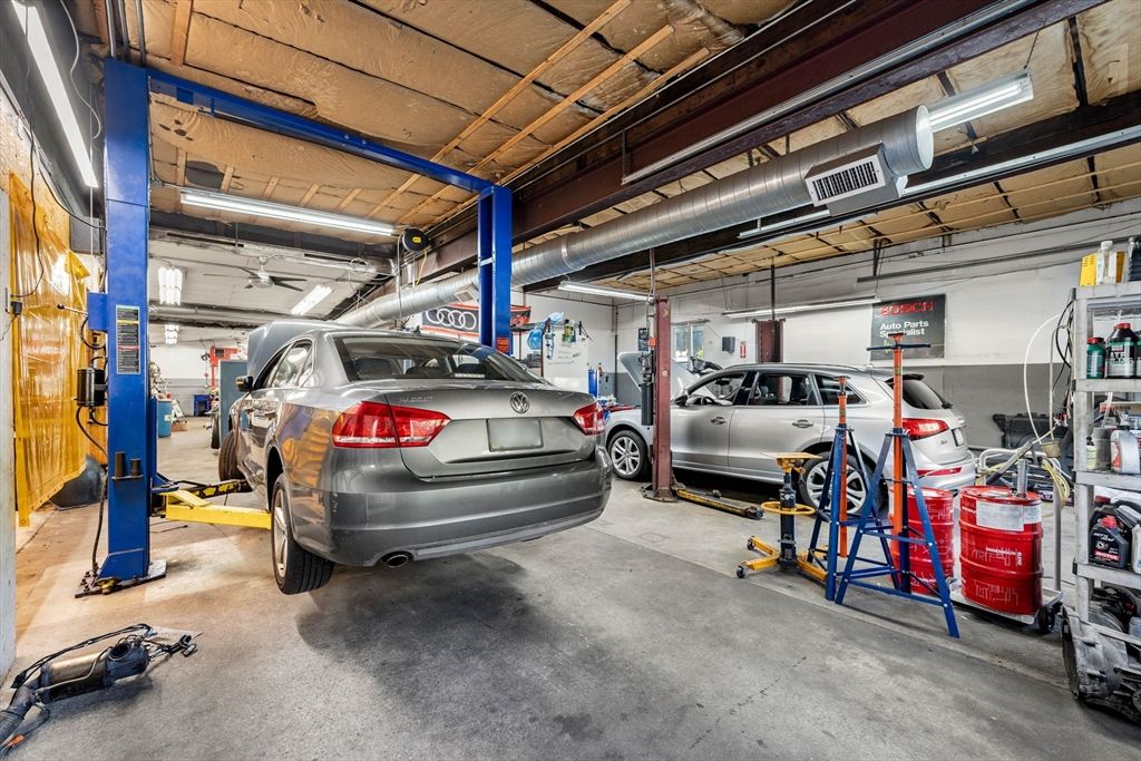 Garage, Interior