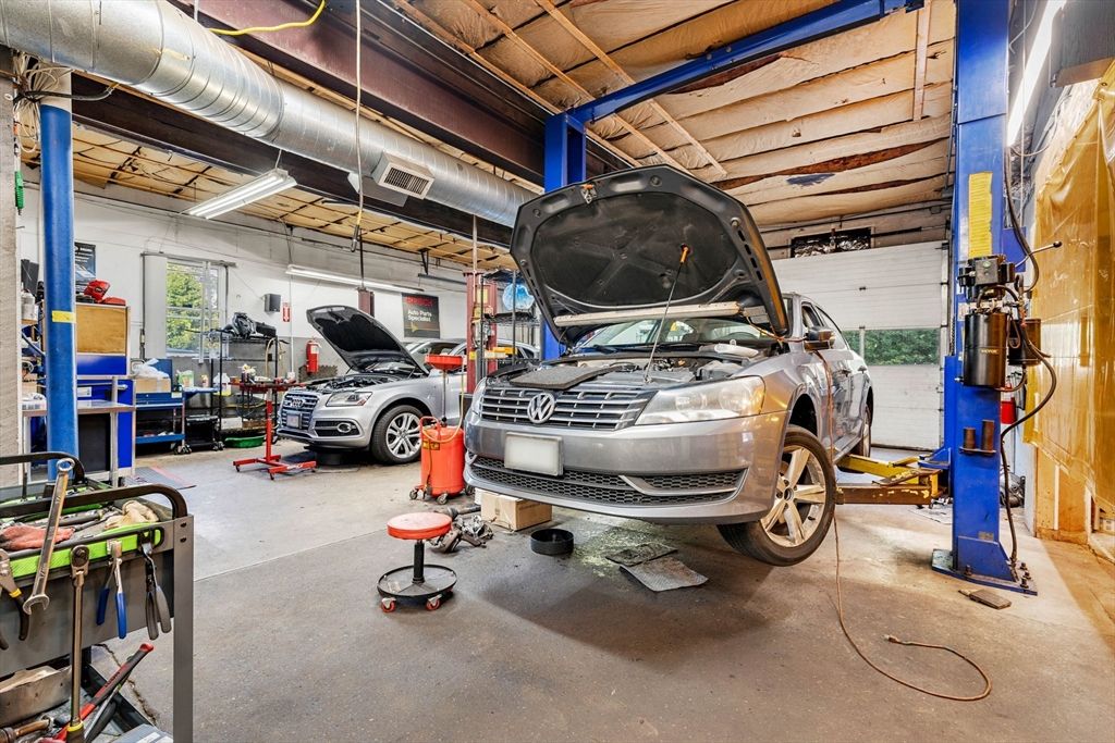 Garage, Interior