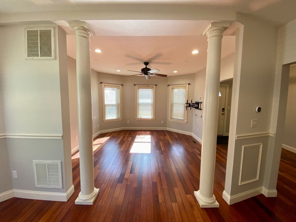 Interior, Recessed Lighting, Wood Texture Flooring