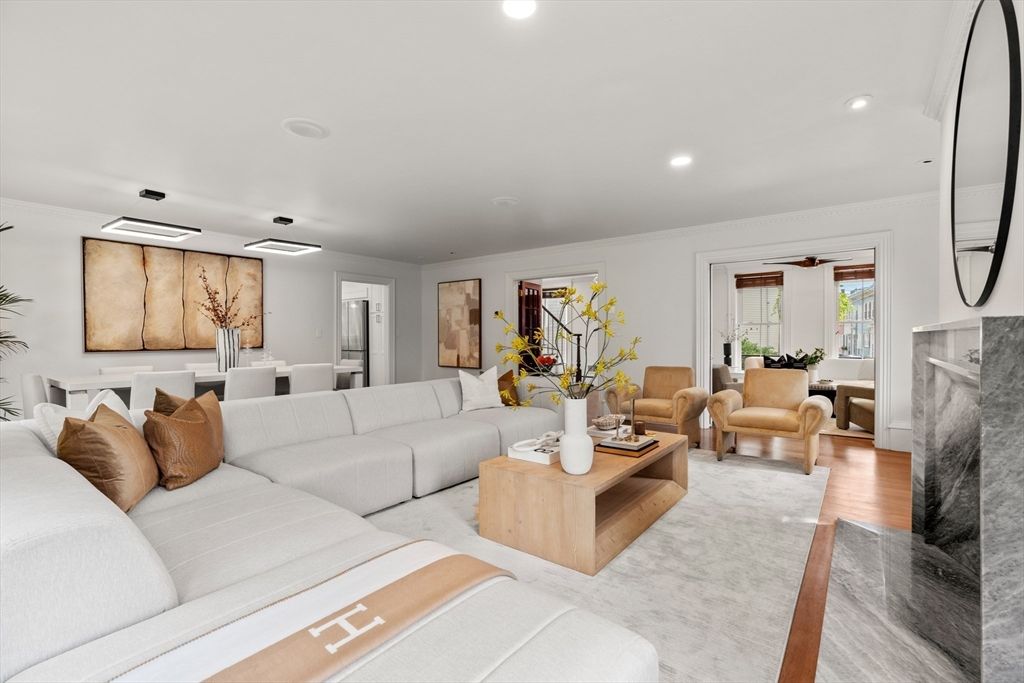 Dining room, Interior, Living room, Recessed Lighting, Wood Texture Flooring