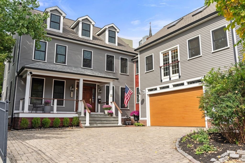 Attached, Exterior, Facade, Solar Panels, Rowhouse