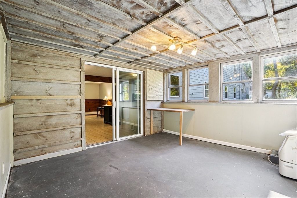 Empty room, Interior, Sun Room, Wooden Walls