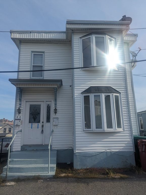 Exterior, Facade, American Foursquare