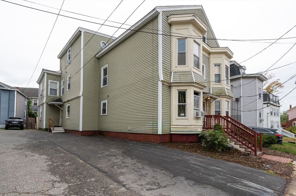 Exterior, Facade, Queen Anne Victorian