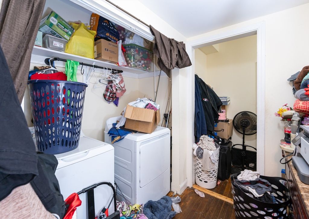 Interior, Utility Closets, Washer, Wood Texture Flooring