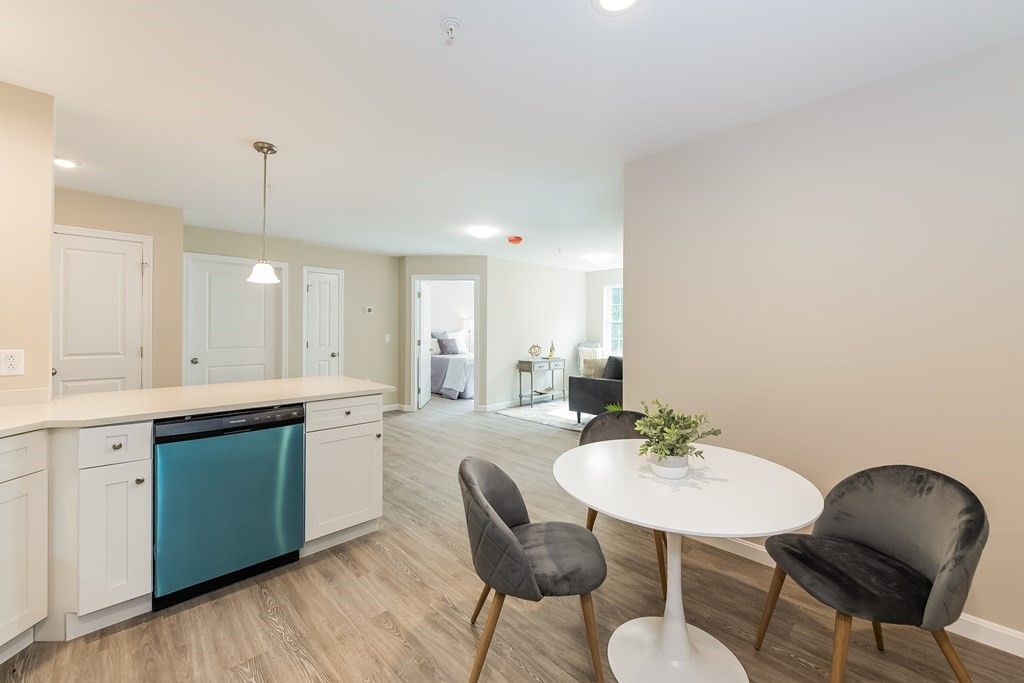 Dining room, Interior, Kitchen, Pendant Lights, Recessed Lighting, Wood Texture Flooring