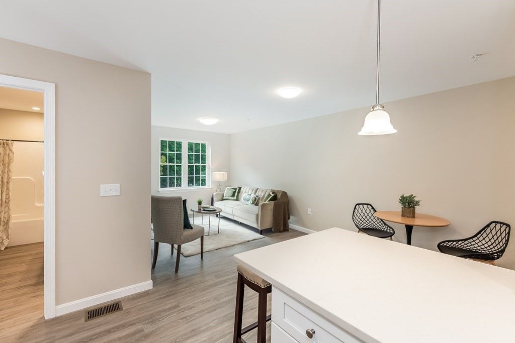 Bedroom, Interior, Living room, Pendant Lights, Recessed Lighting, Wood Texture Flooring