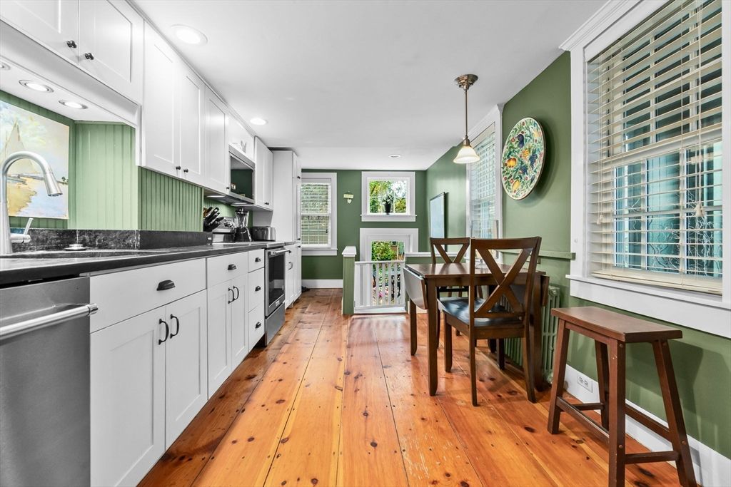 Dining room, Interior, Kitchen, Pendant Lights, Recessed Lighting, Wood Texture Flooring