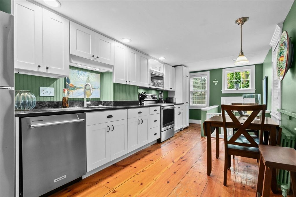 Dining room, Interior, Kitchen, Pendant Lights, Recessed Lighting, Stainless Steel Appliances, Wood Texture Flooring