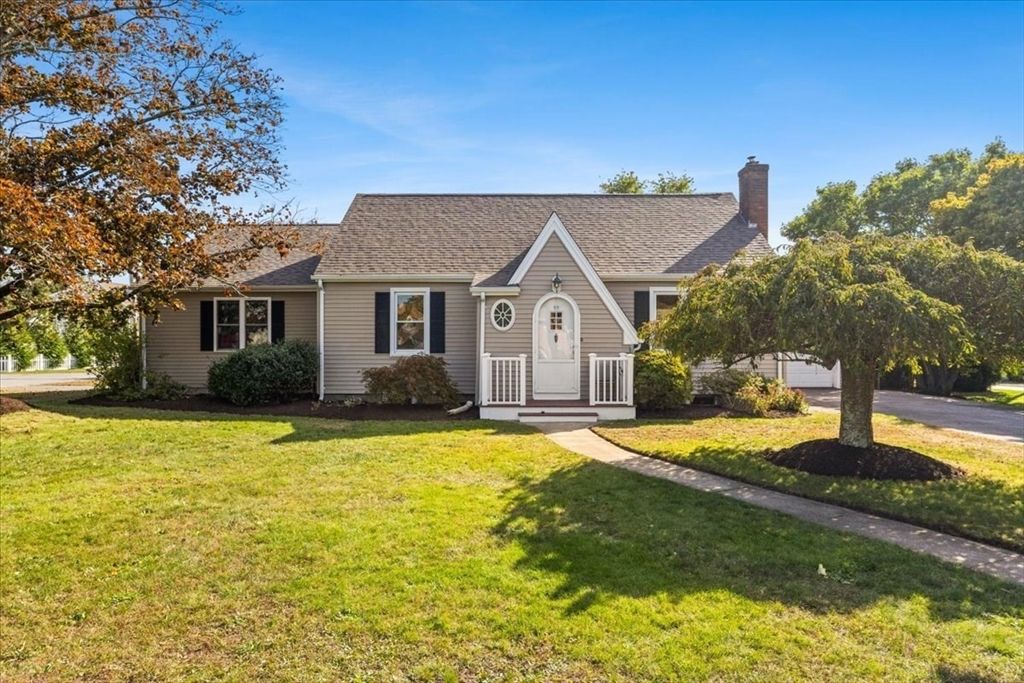 Backyard, Exterior, Facade, Cape Cod