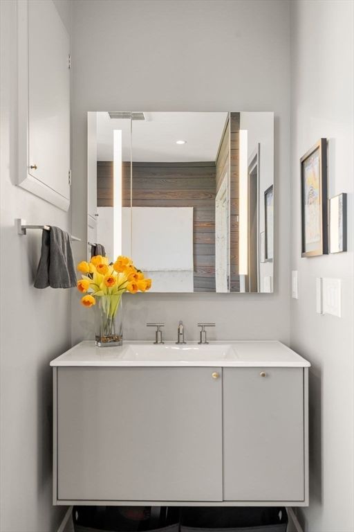 Bathroom, Interior, Recessed Lighting