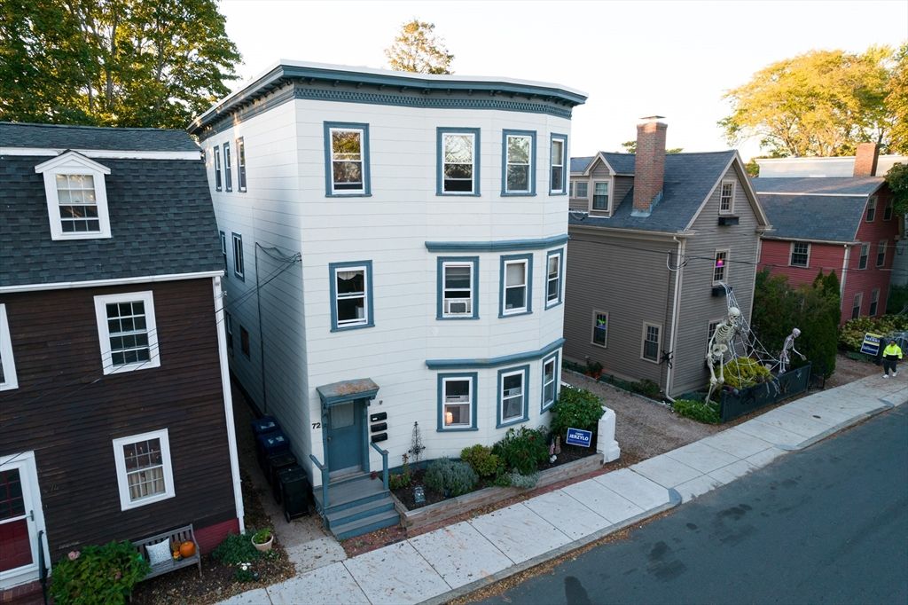 Exterior, Facade, Rowhouse
