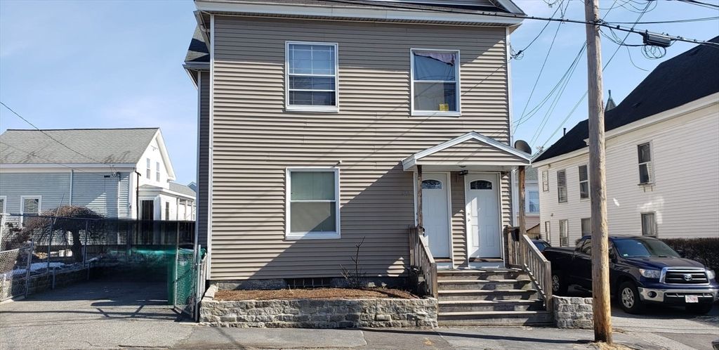 Exterior, Facade, American Foursquare