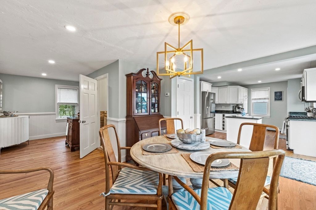 Dining room, Interior, Kitchen, Pendant Lights, Recessed Lighting, Stainless Steel Appliances, Wood Texture Flooring