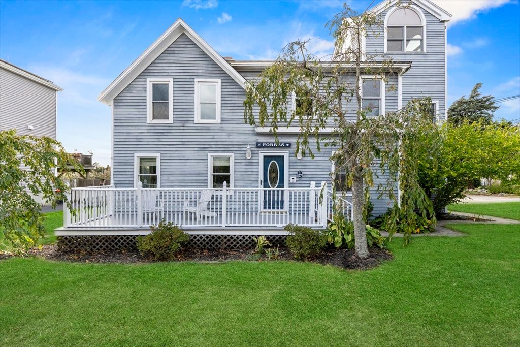 Exterior, Facade, Queen Anne Victorian