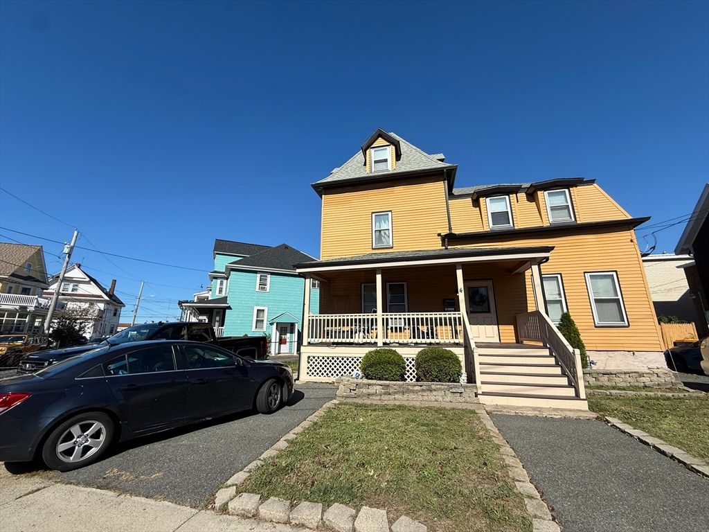 Exterior, Facade, Queen Anne Victorian