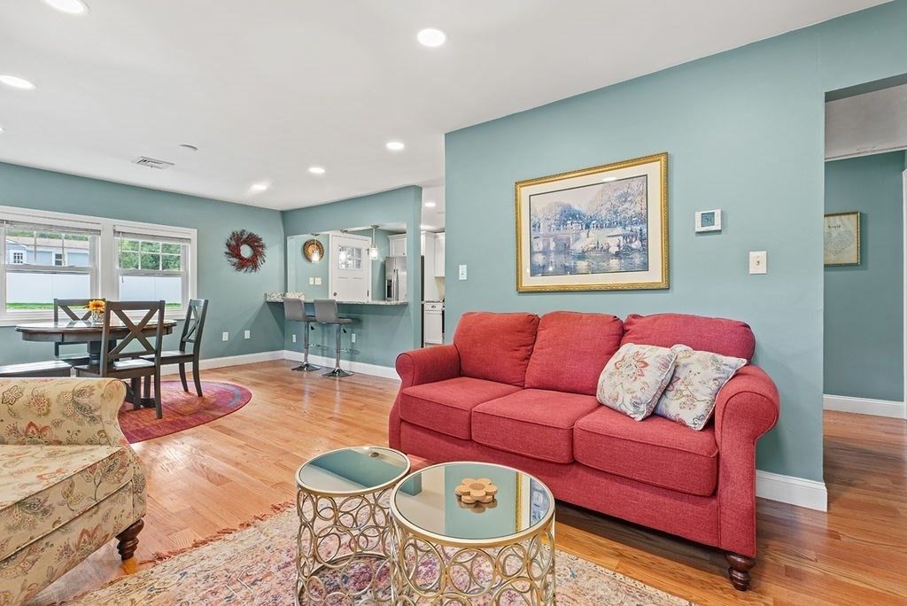 Dining room, Interior, Living room, Recessed Lighting, Wood Texture Flooring