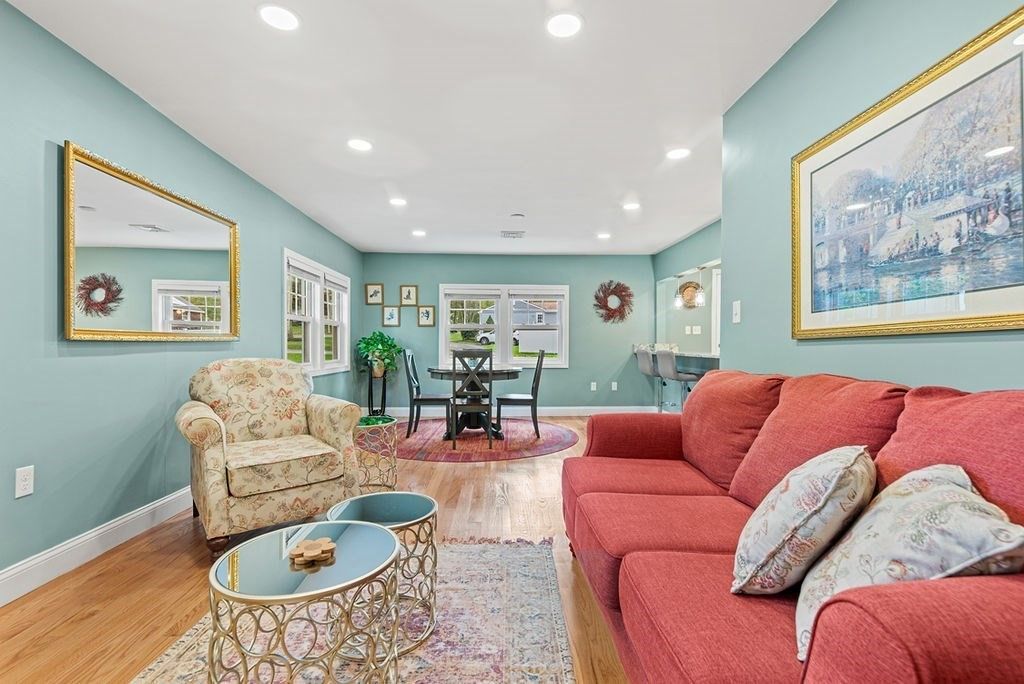 Dining room, Interior, Living room, Recessed Lighting, Wood Texture Flooring