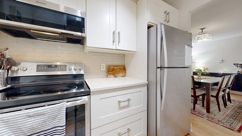 Chandelier, Dining room, Interior, Kitchen, Stainless Steel Appliances, Wood Texture Flooring
