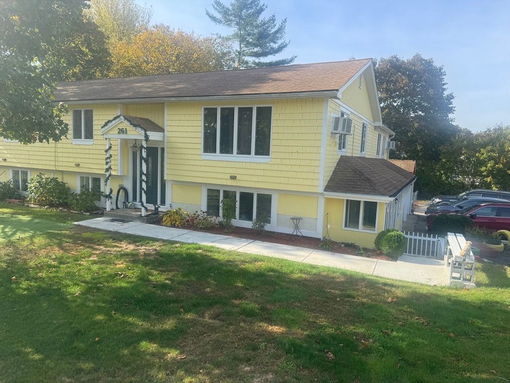 Backyard, Exterior, Facade, Raised Ranch