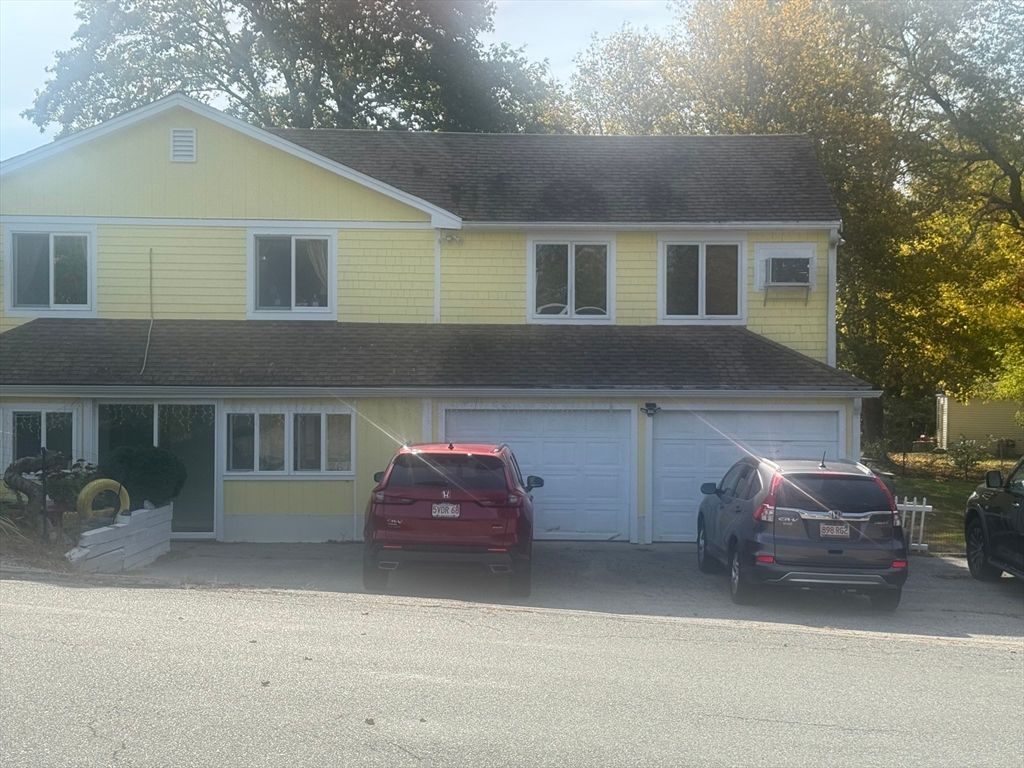 Attached, Exterior, Facade, Raised Ranch