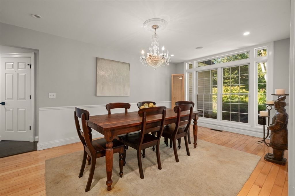 Chandelier, Dining room, Interior, Recessed Lighting, Wood Texture Flooring