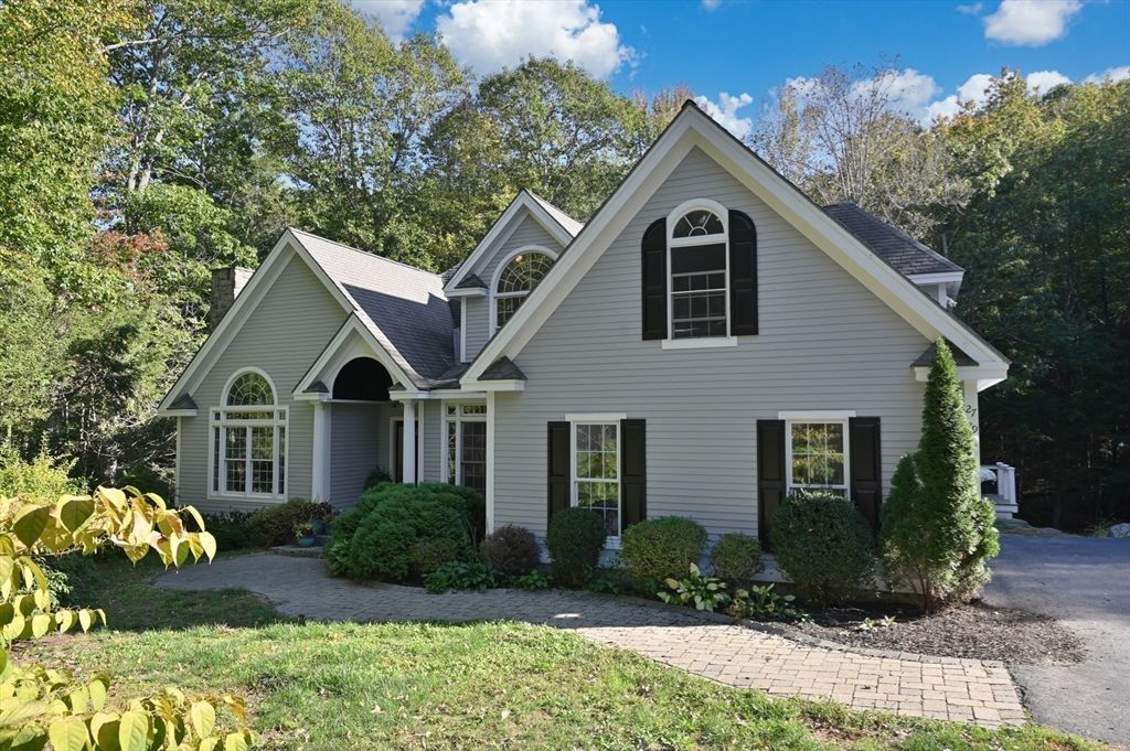 Exterior, Facade, Farmhouse