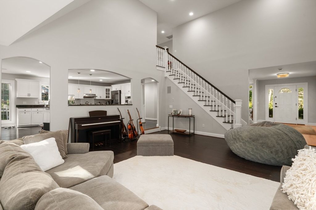 Interior, Kitchen, Living room, Pendant Lights, Piano, Recessed Lighting, Wood Texture Flooring