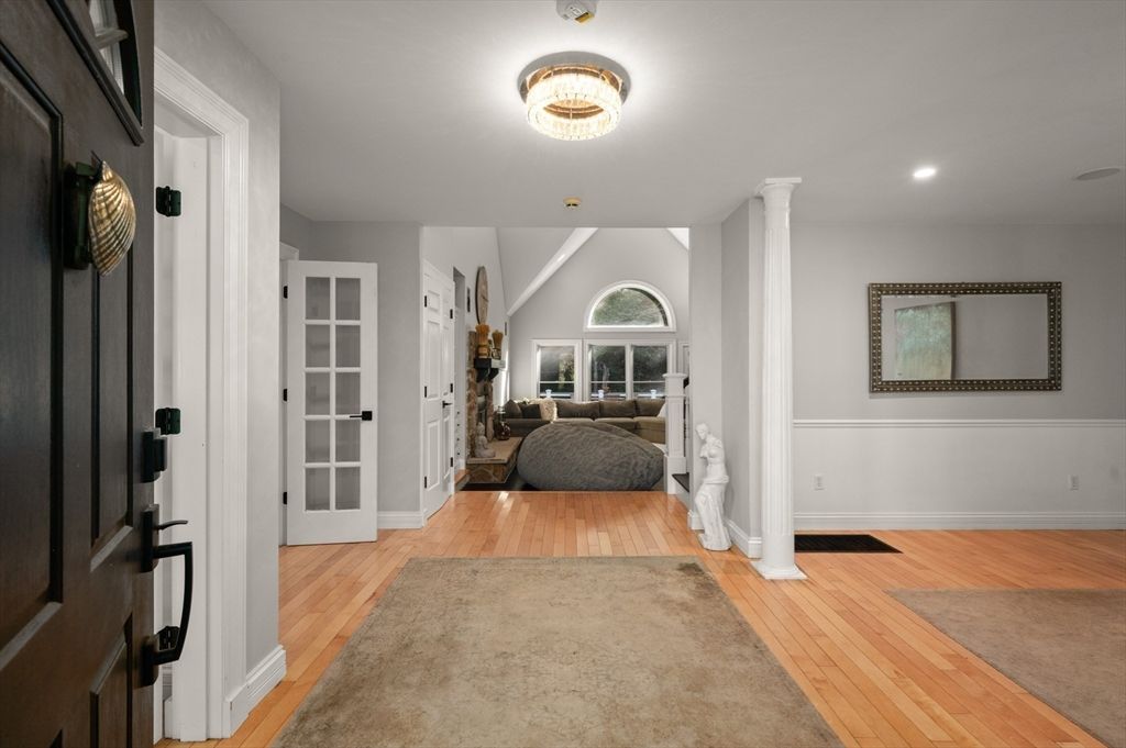 Interior, Recessed Lighting, Wood Texture Flooring